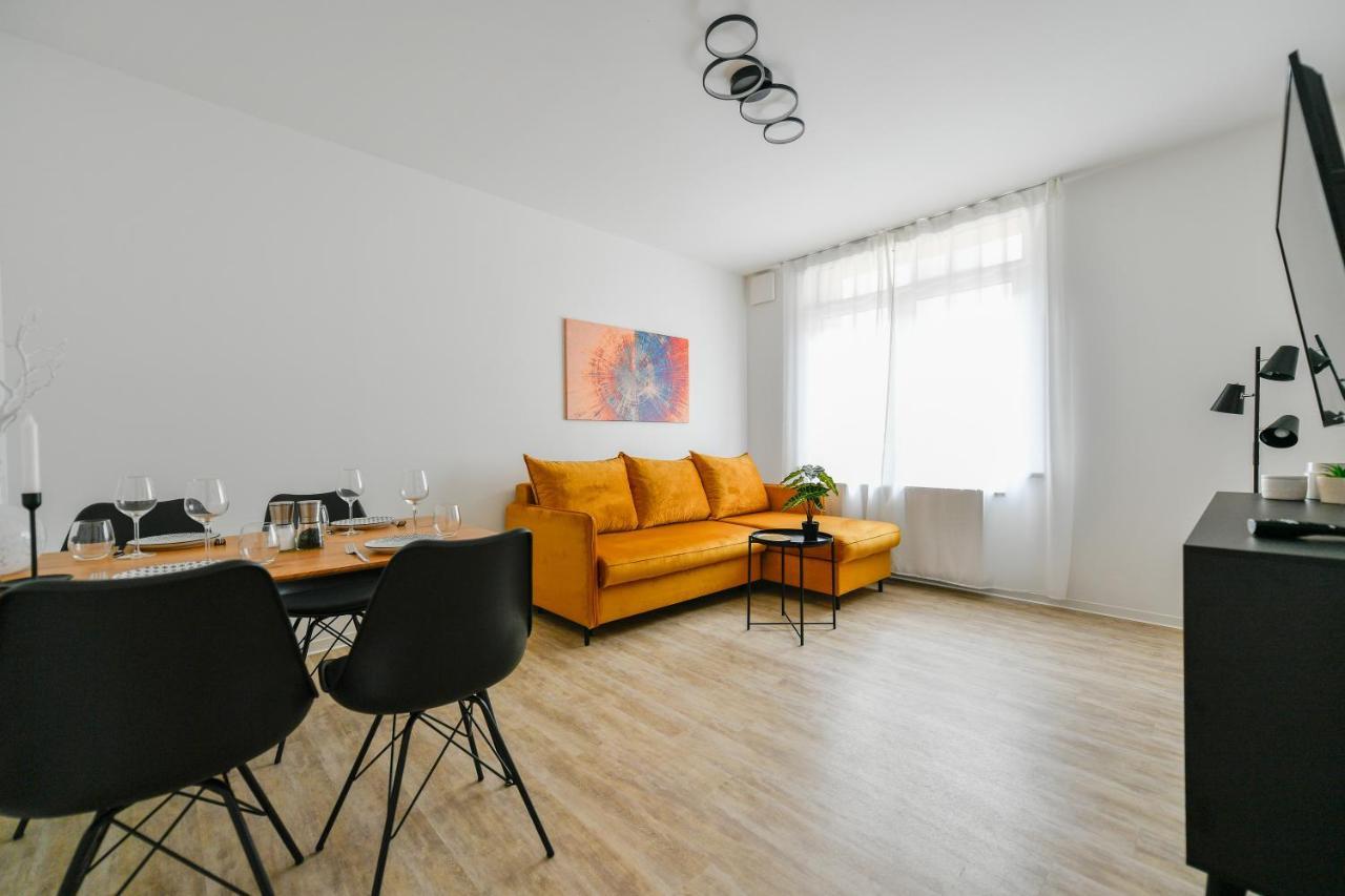 Ferienwohnungen Am Theater - Modern, Zentral Und Ruhig Mit Kueche, Waschtrockner, Netflix, Wlan Und Parkplatz- 2 Zimmer, 52 Qm 科特布斯 外观 照片