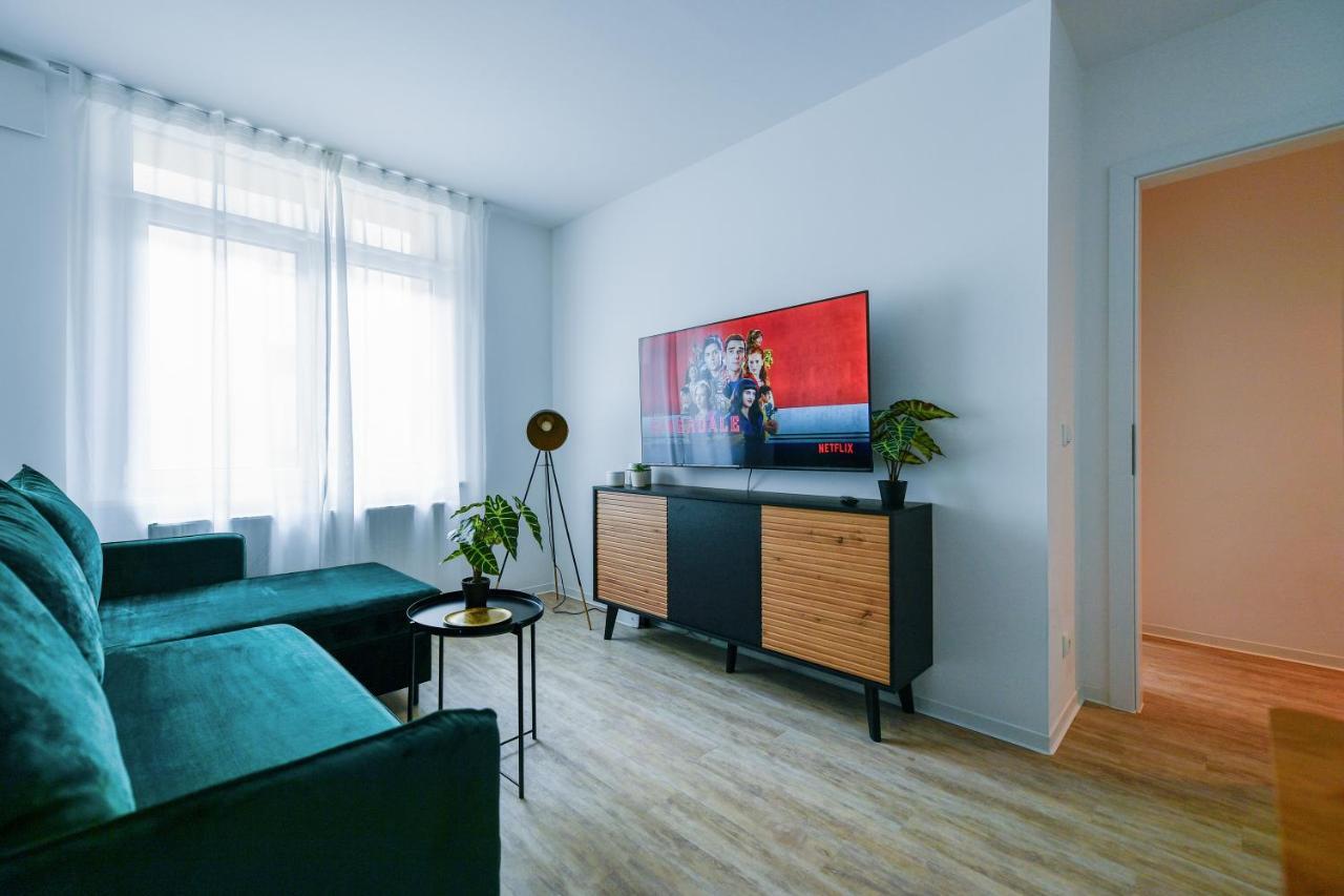 Ferienwohnungen Am Theater - Modern, Zentral Und Ruhig Mit Kueche, Waschtrockner, Netflix, Wlan Und Parkplatz- 2 Zimmer, 52 Qm 科特布斯 外观 照片