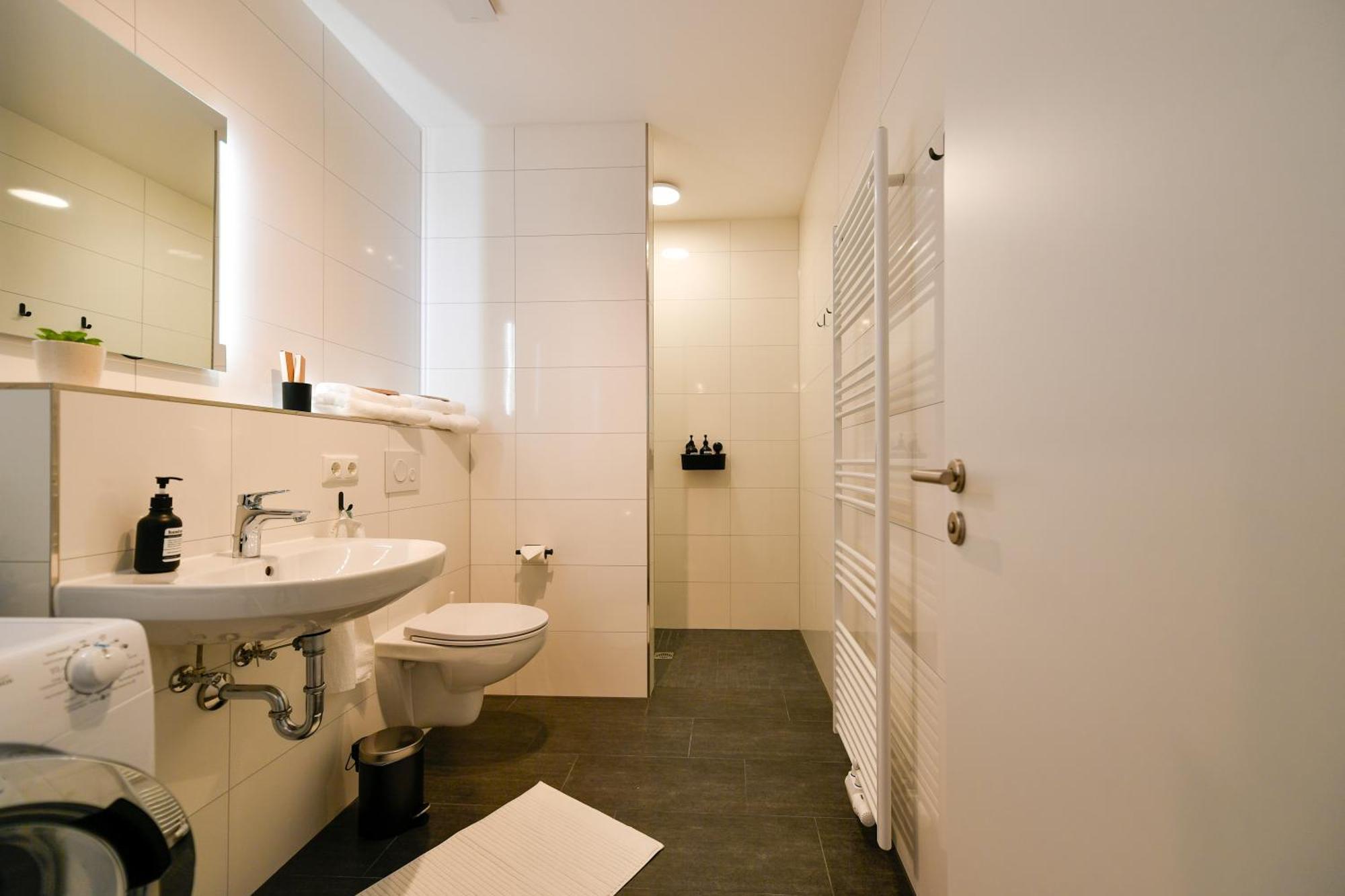 Ferienwohnungen Am Theater - Modern, Zentral Und Ruhig Mit Kueche, Waschtrockner, Netflix, Wlan Und Parkplatz- 2 Zimmer, 52 Qm 科特布斯 外观 照片
