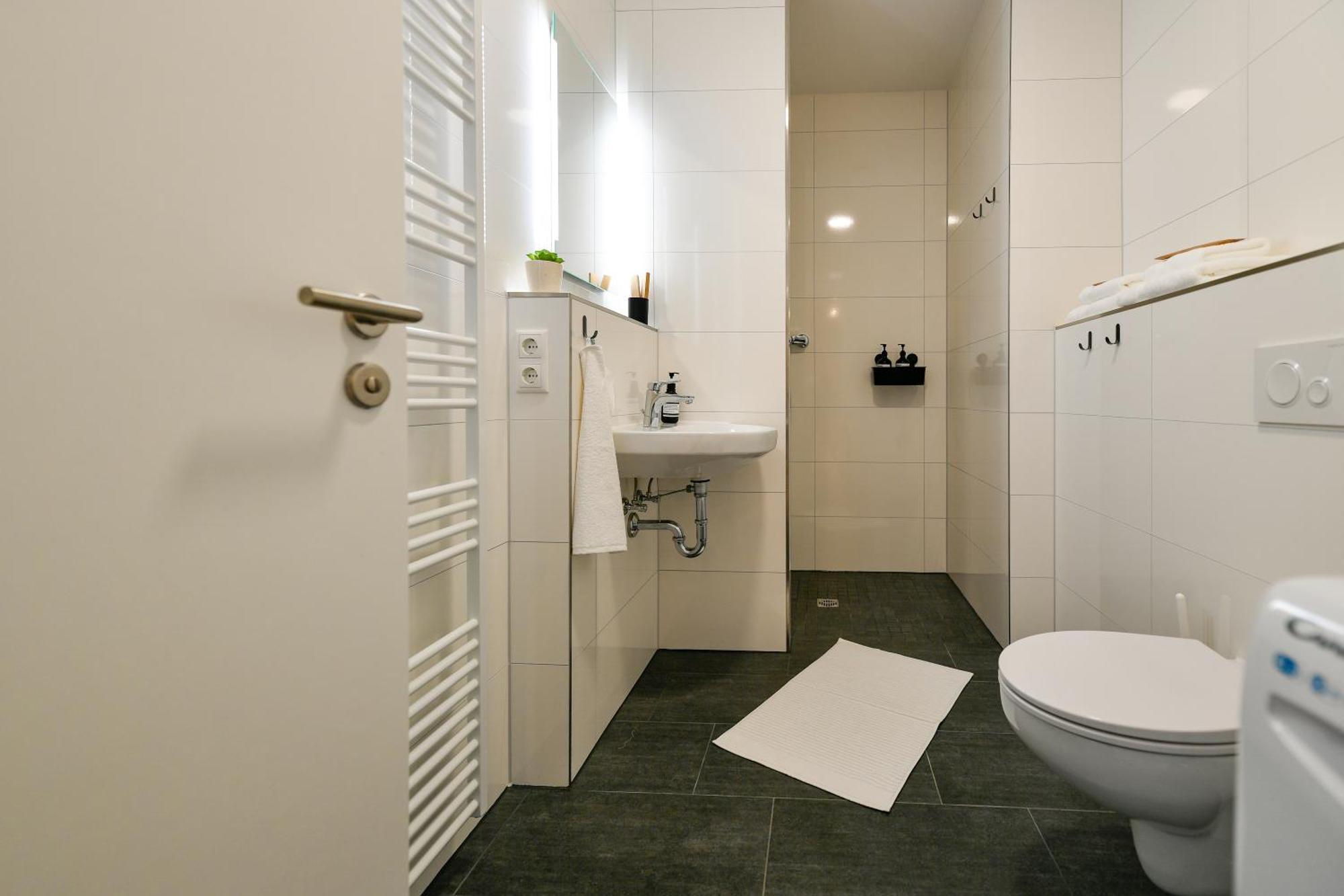 Ferienwohnungen Am Theater - Modern, Zentral Und Ruhig Mit Kueche, Waschtrockner, Netflix, Wlan Und Parkplatz- 2 Zimmer, 52 Qm 科特布斯 客房 照片