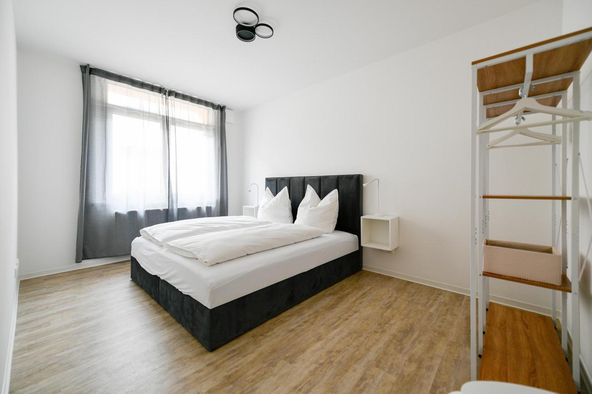 Ferienwohnungen Am Theater - Modern, Zentral Und Ruhig Mit Kueche, Waschtrockner, Netflix, Wlan Und Parkplatz- 2 Zimmer, 52 Qm 科特布斯 客房 照片